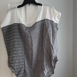 Elegant Black and White Women's Spring and Summer Blouse Sz 18/20